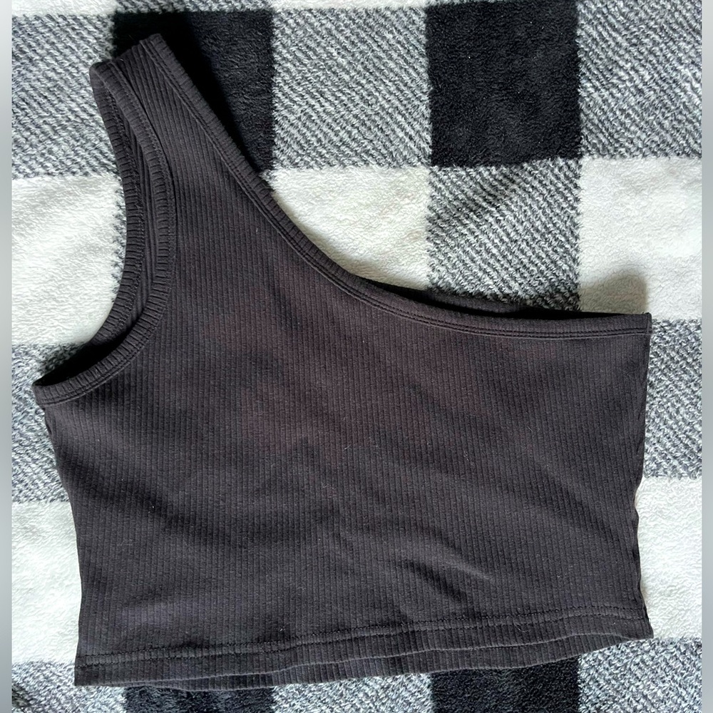One-Shoulder Black Crop Top